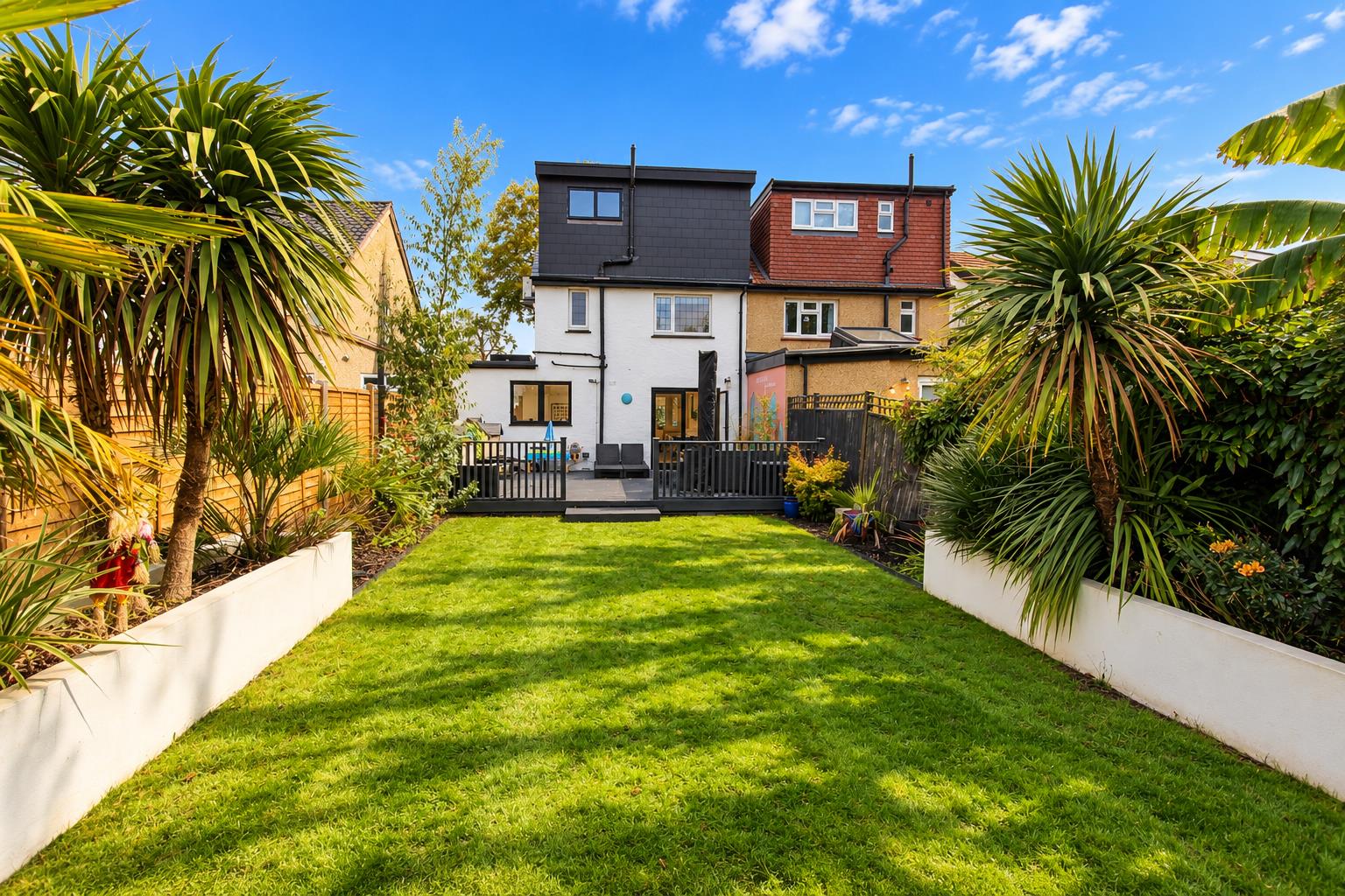 Byron Gardens, Sutton